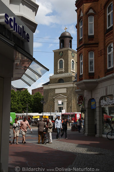 Husum Stadtbild Altstadt Gasse Marienkirche Foto Blick zum Marktplatz