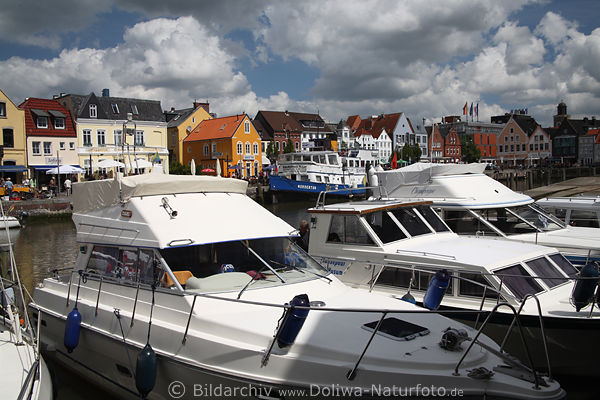 Husumer Sportboote Yachten Hafenbild Nordfriesland Nordseestadt Hsem-Foto