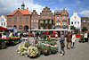 Husum Wochenmarkt Foto Nordfriesland Hafenstadt Markt in Grostrasse Bild Husumer Altstadt