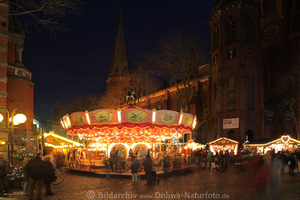 Kinderkarussell Oldenburger Weihnachtsmarkt Lichter Advent Nacht in Altstadt