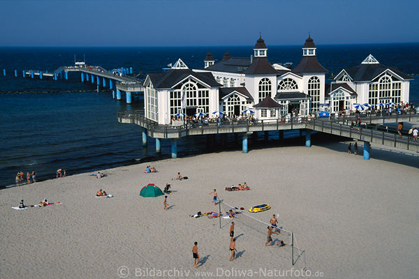 Ostseebad Sellin Seebr�cke Strand Touristen Wasser Beachball Insel R�gen