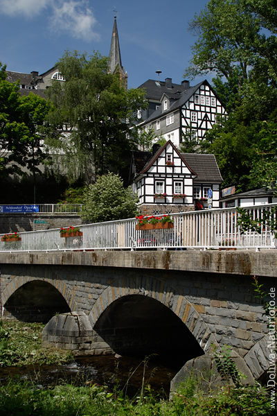 Bad Berleburg Ederbrcke Altstadt Fachwerkhuser unter Hain & Schulrainchen Kirchturm