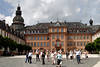 705060_ Schloss Berleburg Hof Touristen Reisebild, Schlosshof ehemaliger Grafschaft Residenz Foto