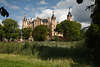Burgseeinsel grüne Landschaft mit Schweriner Schloss Blick Bild von Burggarten Seeufer Fotografie