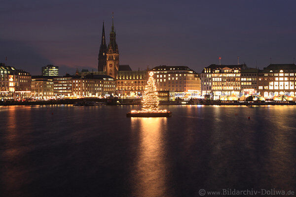 Hamburg Nachtpanorama am See Weihnachtsbaum City-Adventlichter in Wasser Skyline