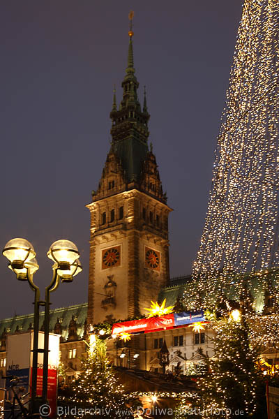 Hamburgs Rathausturm Laterne Tannebume Weihnachtsmarkt Lichter Stimmungsbild