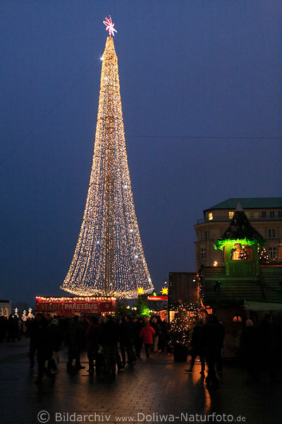 Christbaum Lichterketten Weihnachtsmarkt Romantik Rathausplatz Hamburg