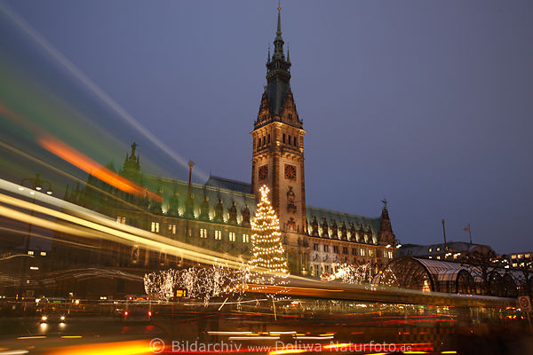 Hamburg Rathaus Weihnachtsmarkt Abstraktbild bewegte Adventslichter verwischt romantische Stimmung