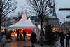 Hamburger Weihnachten am Jungfernstieg Bild Weihnachtsmarkt Zelte mit Gebäck Süssigkeiten