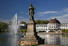 Musik-Denkmal am Hollersee Statue Wasserfontäne Bild vor Park-Hotel Bremen