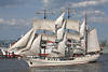 802338_Artemis Segelpracht Foto in Wind unter Segeln Elbe Hafengeburtstag Schiffsparade Bild