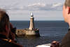 50953_ Newcastle upon Tyne Leuchtturm Foto, Touristen Blicke, Knipser an Tyne River Mndung