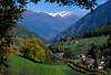 Südtirol Martelltal Bergpanorama mit Alpendorf Gand