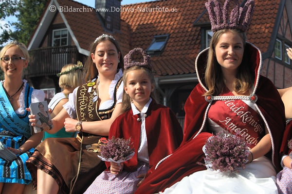 Heideknigin Amelinghausen hbsche Mdchen in Trachtenkleider Erntedankfestparade Foto