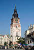 47153_Rathausturm Foto Krakau Hochformat Aufnahme über Marktplatzstände an Sukiennice Tuchhallen