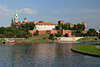 Krakau Weichsel Wawel Burg Flusspanorama am Wisla Uferwiese