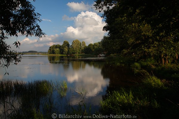Wolkenstimmung in Masuren Seeuferbucht Wasser Landschaft Kleschewen Natur Ostpreussen Mazury Kleszczewo