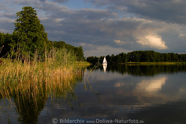 Masuren-See Wasser Segelboot Wolken Lichtstimmung Abendstille Naturfoto Romantik Mazury