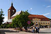 Rügenwalde (Darlowo) Marienkirche am Marktplatz mit Springbrunnen