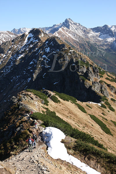 Bergkamm Foto Gratwanderung auf Berggrat felsige Berglandschaft Hohe Tatra Nationalpark