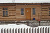 40548_Niedliches Haus aus Holz im Goralestil hinter Gartenhauszaun Foto Museumsdorf Chocholw bei Zakopane