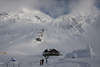 Bd1104_ Fogarascher Bergtal Winterurlaub Bild am Bâlea See Foto: Menschen auf Schneeweg zur Berghütte an Eiskirche
