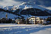 901121_ Celerina Foto, Oberengadin Alpenort in Schweiz unter Berg in Winterbild in romantischer Naturlandschaft