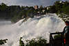 601702_ Rheinfall Wasserfall schäumende Wassermassen Gischt vor Neuhausen, Schaffhausen Häuser in Foto