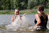 56937_ Pair girls splashes on water at lake in summer time photo, Frauenpaar Badespass am See