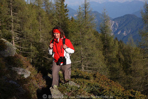 Wanderin Bergtour Frau Naturgelnde Marsch Mdchen Alpenpfad schne Bergsicht