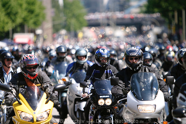 Bikerparade Bilder Motorradfahrer Gottesdienst Mo-Go 2005 in Hamburg Ost-West-Strae