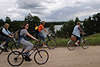 57916_ Frauen mit Zweirad auf Radausflug am Ublick See vorbei per Pedale radeln, gem. Milken, nah Ltzen
