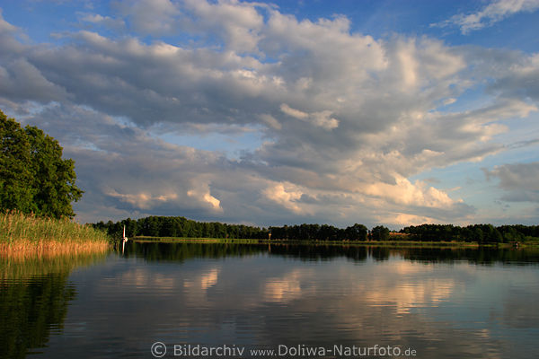 Wolken ber See Wasserlandschaft Abendlicht-Reflexe Spiegelung