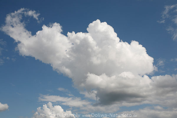 Wolkenformation Foto am Blauhimmel weisse Schnwetterwolke