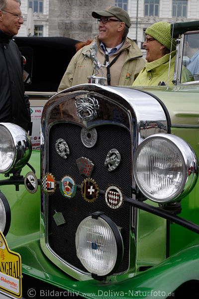 Ferrari Oldtimer Motorhaube Frontmaske Scheinwerfer schicke Rallye Plaketen Emblemen