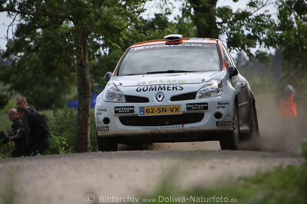 Renault Auto Niederlande-Rally-Team Dynamik-Fahrt auf Sandpiste bei Paprodtken Mazury Rajd Polski 
