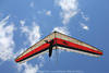 1202399_Weirot-schwarzer Kite-Drache Flugbild in Wolken Luftgleiten Luftsegeln am Blauhimmel