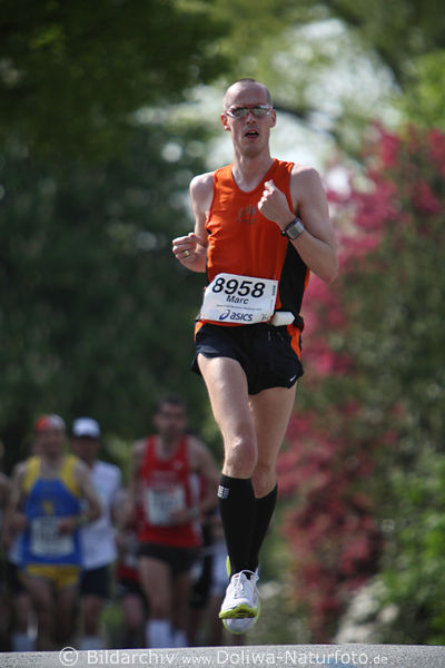 Marathonlufer Marc Rahmel Sportfoto in Hamburger Alsterallee
