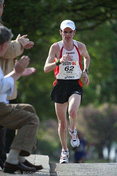 Marathon Gary Thornton Irland Lufer klatschendes Publikum