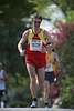 Fröhlicher Marathonläufer Reinhard Mayer Laufbild vom Hamburg Marathon