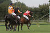 809098_ Schweizer Poloreiter am Ball, vom Pferd Poloball schlagen in Sportfoto, Niederland - Schweiz Polo