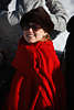 902158_St. Moritz fröhliches Polofan: Dame im roten Schal eingewickelt, lachendes Gesicht Foto aus winterlichen Schweiz