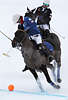 902791_ Argentinier Pablo MacDonough Foto am Ball zu Pferd für Julius Bär Poloteam beim St. Moritz Polofinale on Snow