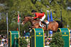 Pferd Reiter helles Bild Sprung über Rolex-Hürde rot braun grüne Frühlingskulisse
