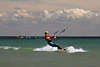 802722_ Kitesurfer Sportbild, Kiter auf Brett in Wind über Ostseewellen brettern Sportfotografie am Meer