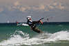 802813_ Kitesurfer Duo auf Brett über Wasser brettern in Fotografie, Kiter Sportbild in Aktionfoto, Surfer Wellen
