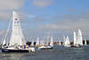 45955_ Segler Regatta Boote viele weisse Segel auf Lwentinsee vor Ltzen Husern