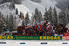 815041_Hochfilzen Fanstribne Foto zahlreichen russischen Biathlonfans mit Russland Fahnen in Winterlandschaft
