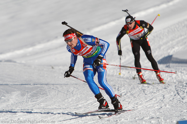 Biathleten Ski-Duo weisse Schiloipe Mnner Staffelwettkampf spannendes Duell