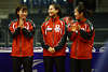1106295_Japans hbsche Mdchen Foto lachen vor Tischtennis Finale WorldTeamCup Frauen-Mannschaft